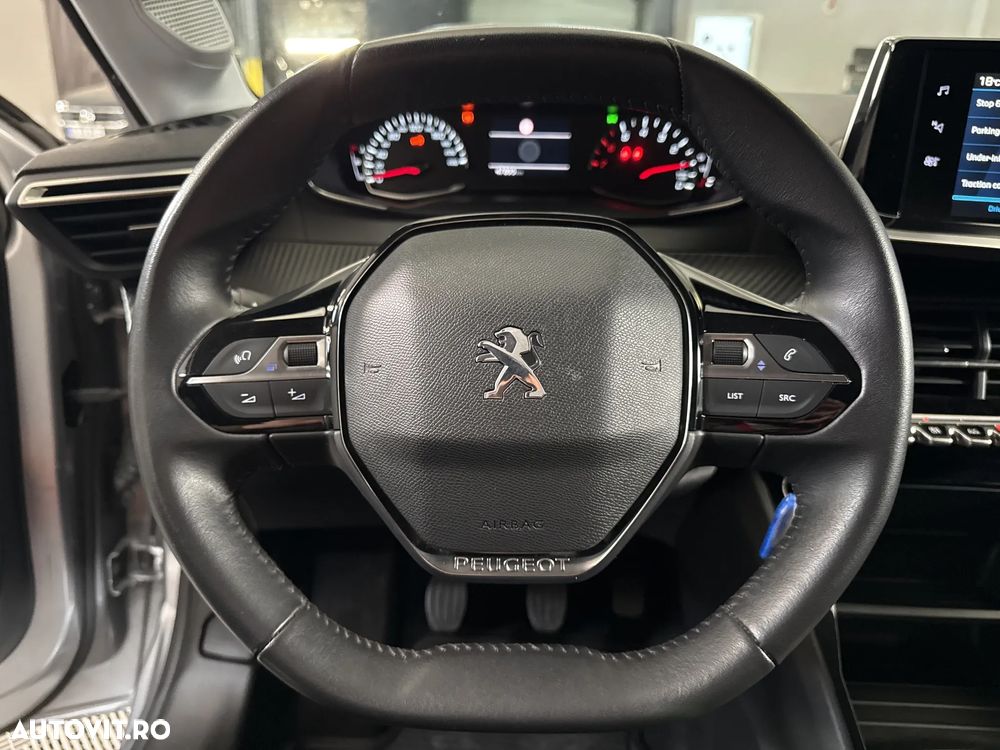 Peugeot 208 - 16
