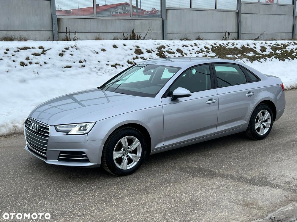 Audi A4 Limousine - 1