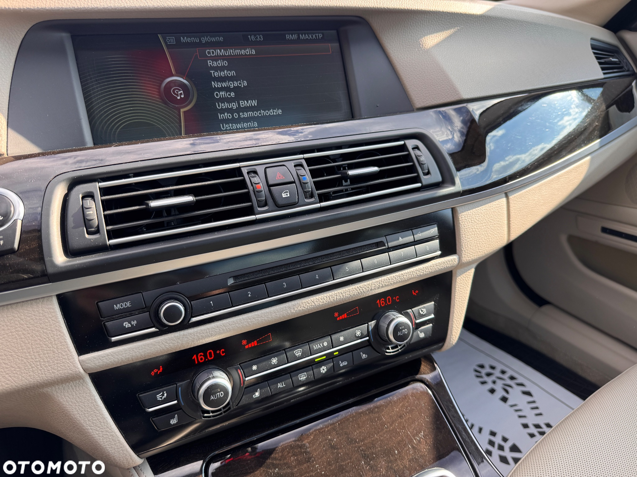 BMW Seria 5 530d xDrive Touring Luxury Line - 31