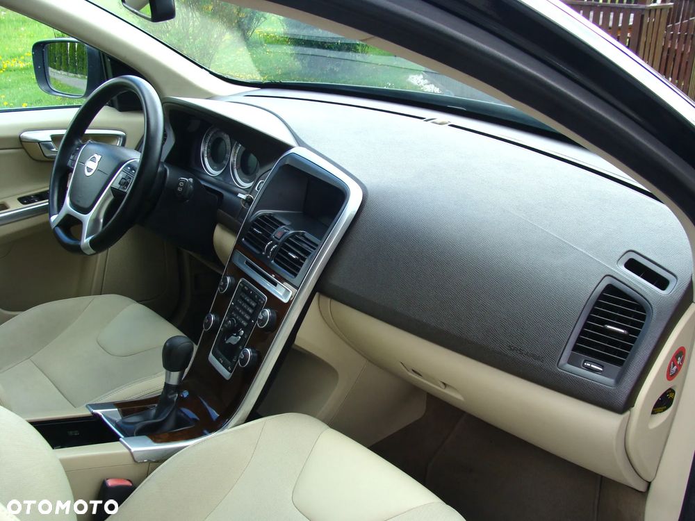 Volvo XC 60 D3 AWD Momentum - 8