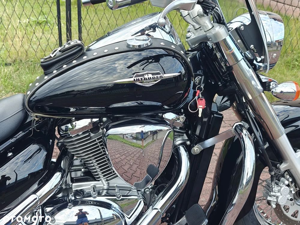 Suzuki Intruder - 11