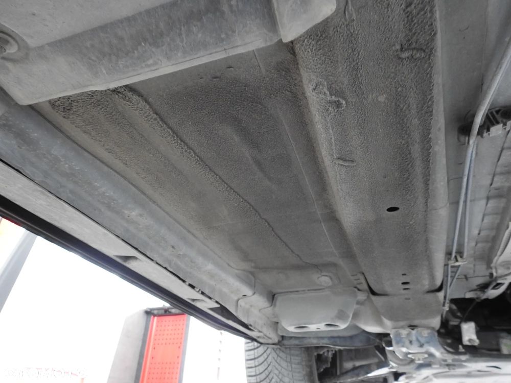 Land Rover Discovery Sport TD4 HSE Luxury - 37