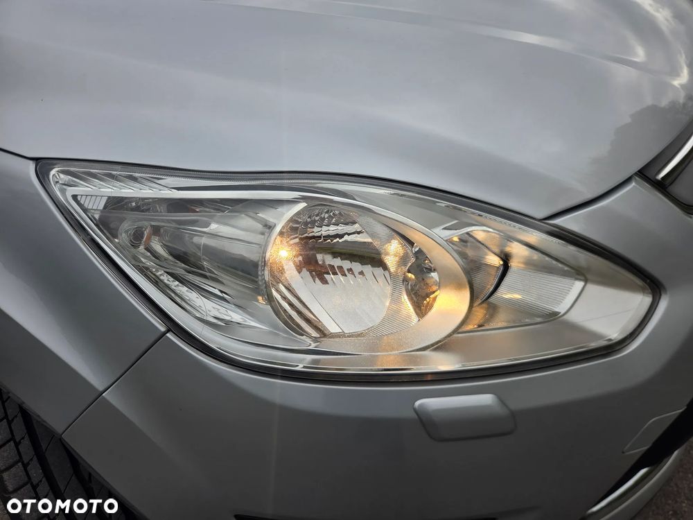 Ford Grand C-MAX - 25