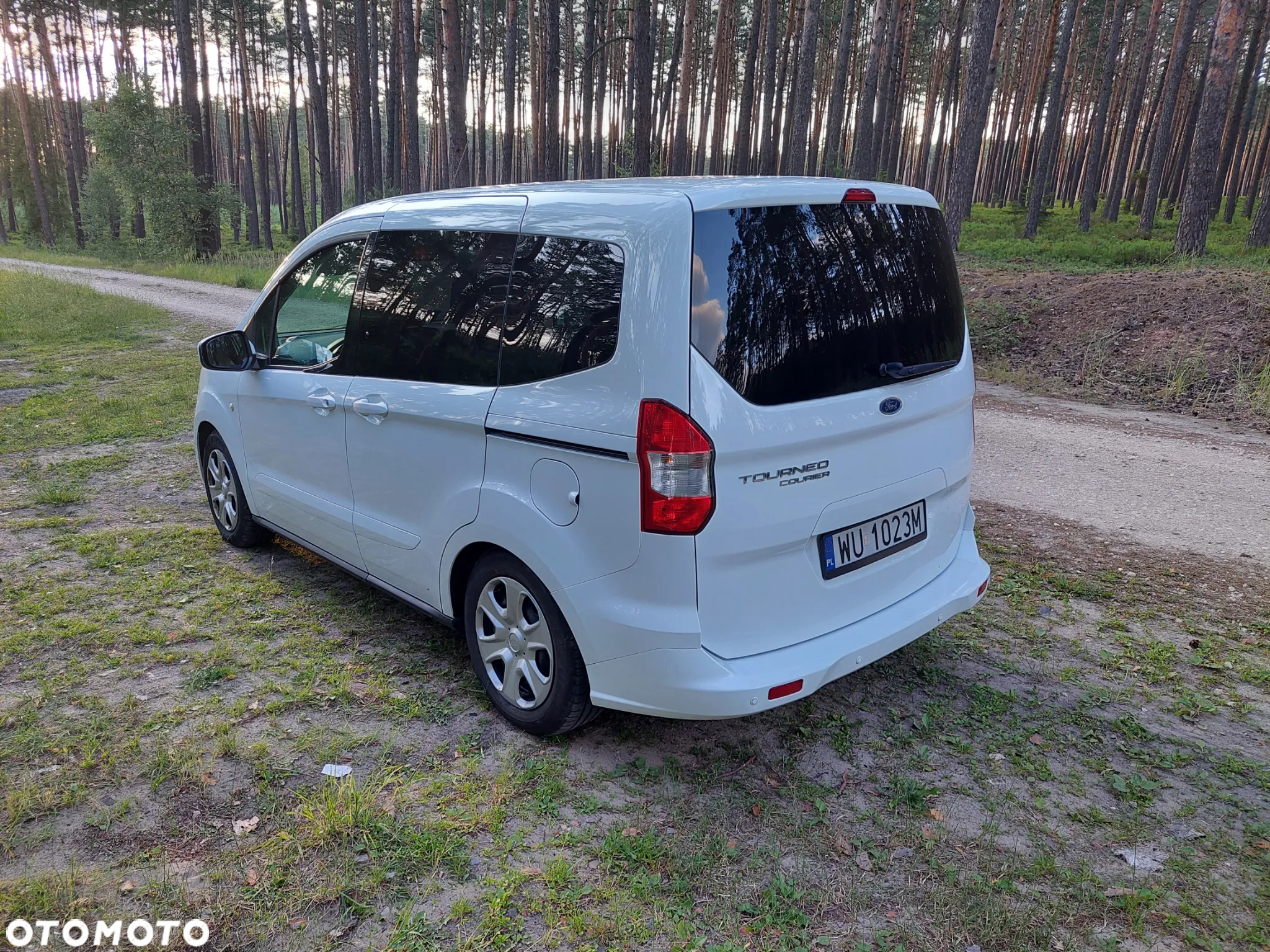 Ford Tourneo Courier 1.5 TDCi Trend - 4