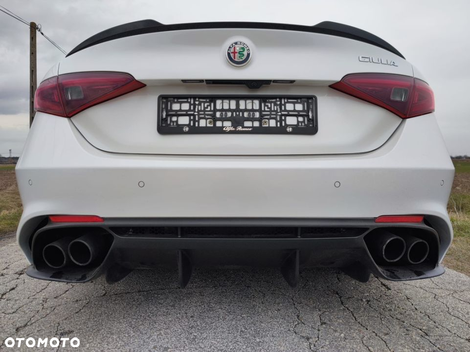 Alfa Romeo Giulia 2.9 V6 Bi-Turbo AT8 Quadrifoglio - 24