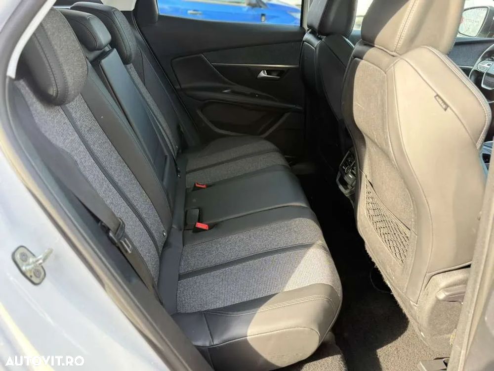 Peugeot 3008 1.2 PureTech 130 BVM6 Allure Pack - 26
