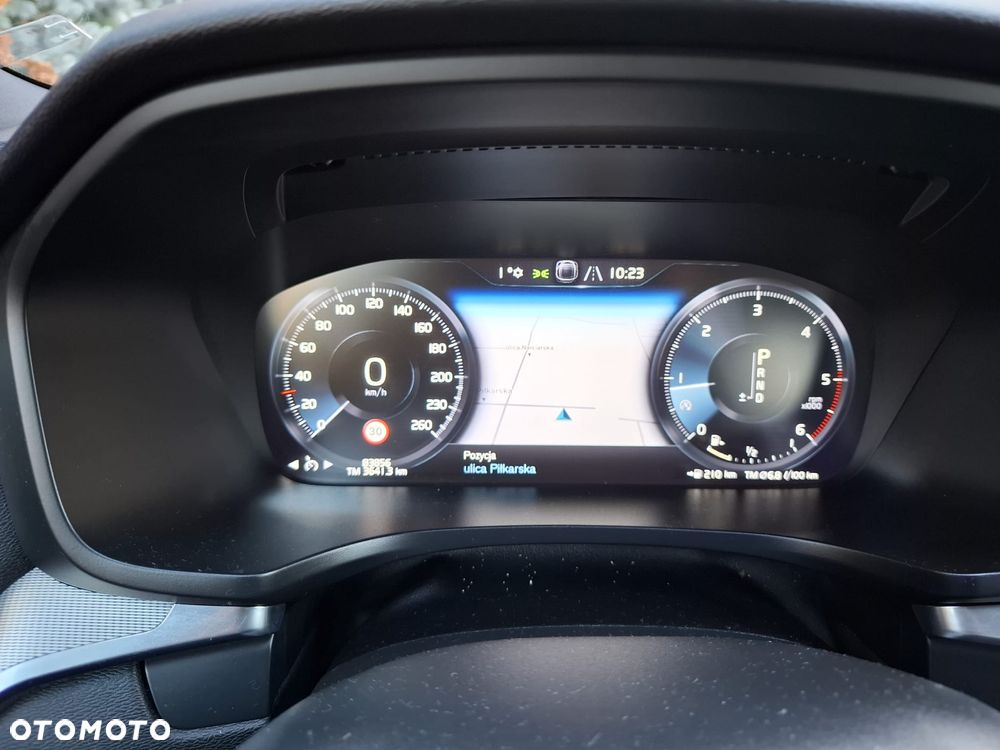 Volvo V60 D3 R-Design - 14