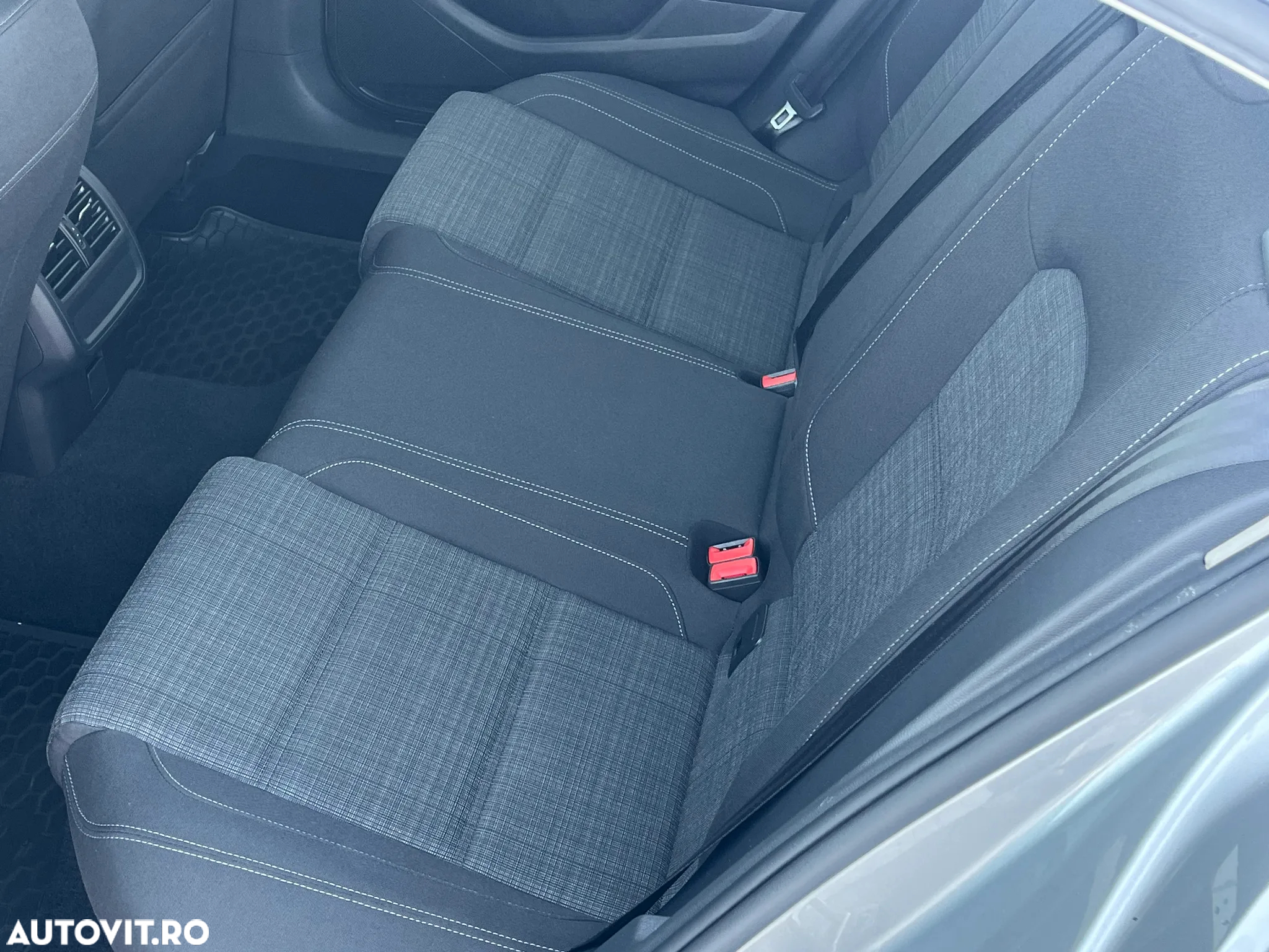 Volkswagen Passat 2.0 TDI DSG Comfortline - 20