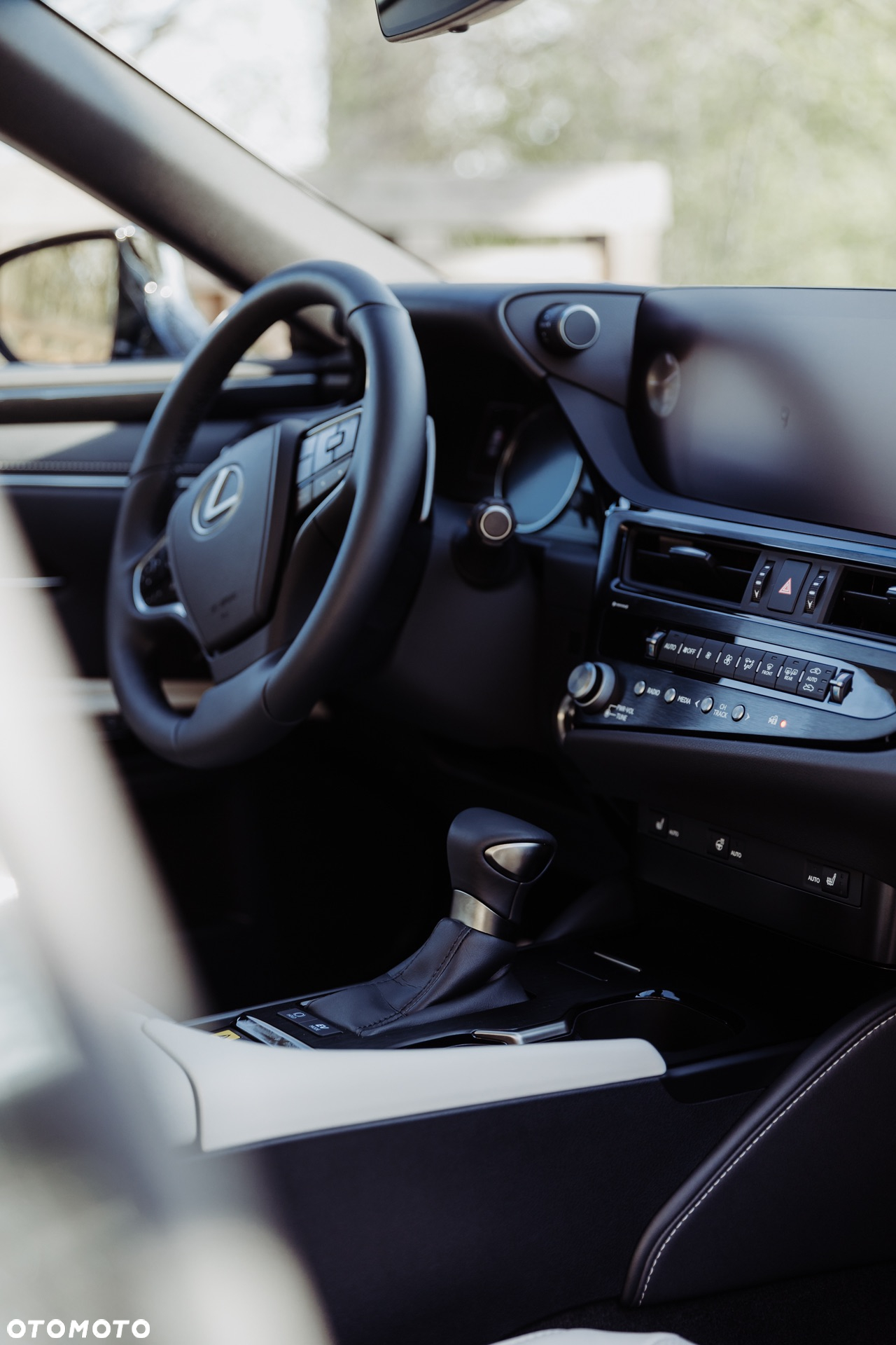 Lexus ES 300h Business Edition - 5
