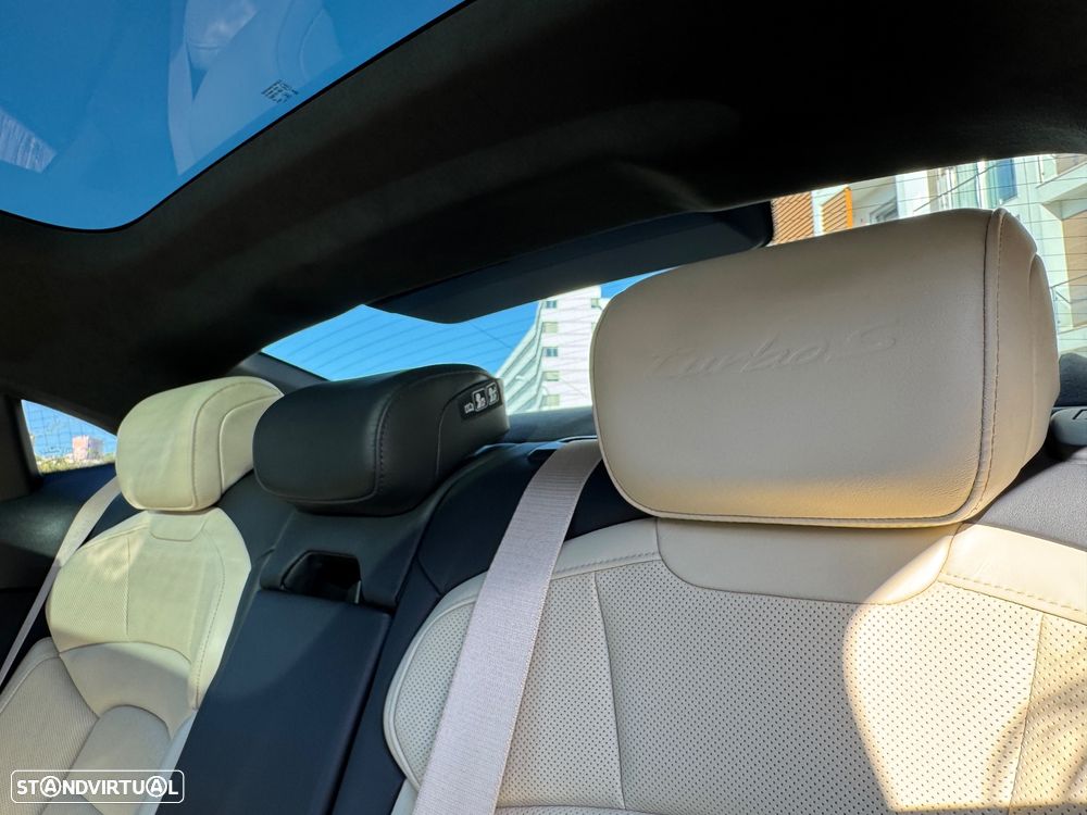 Porsche Taycan Turbo S - 24