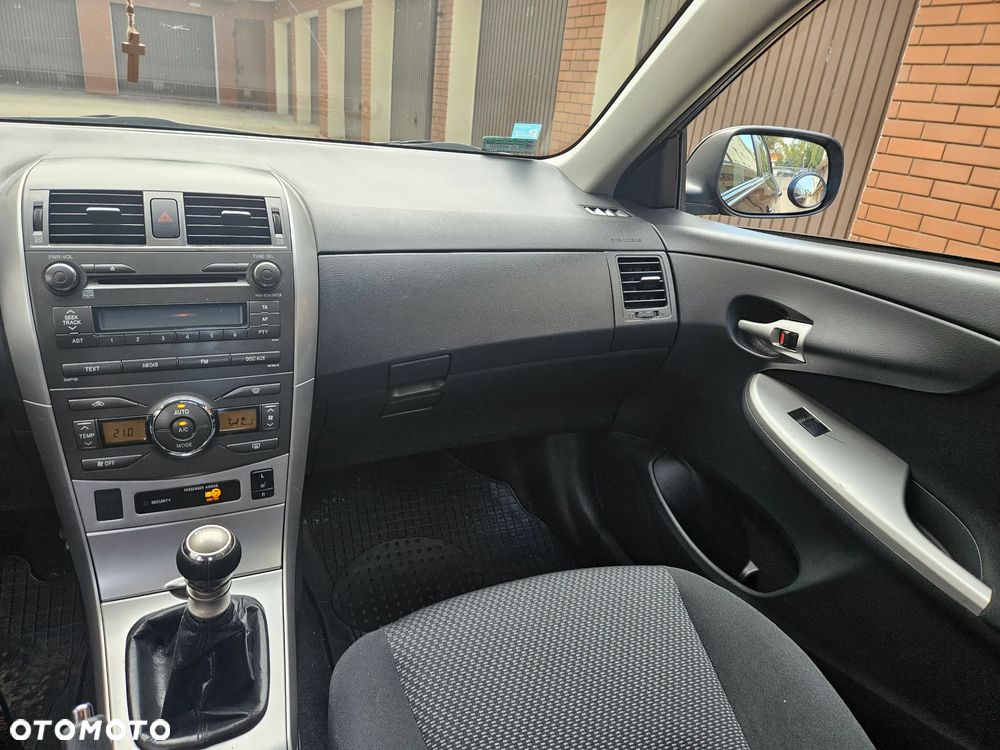 Toyota Corolla 1.6 Luna - 23