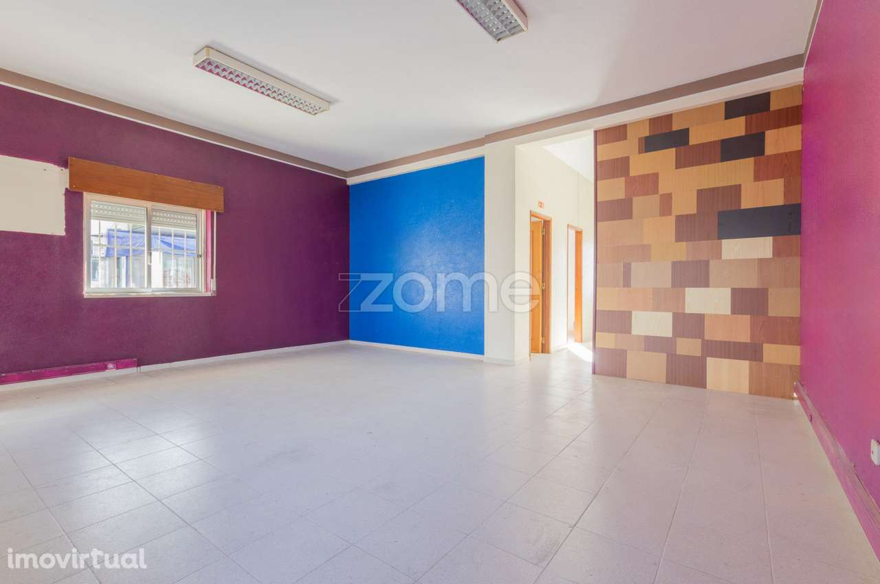 Loja em São Domingos de Rana - Grande imagem: 2/30