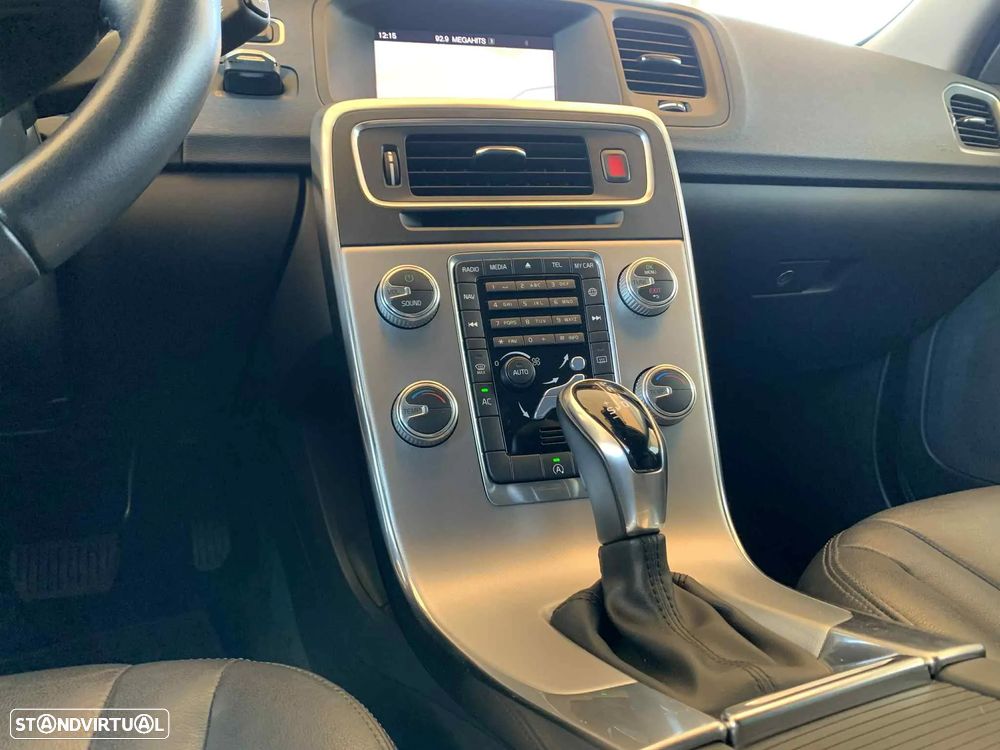 Volvo V60 Cross Country 2.0 D3 Geartronic - 14