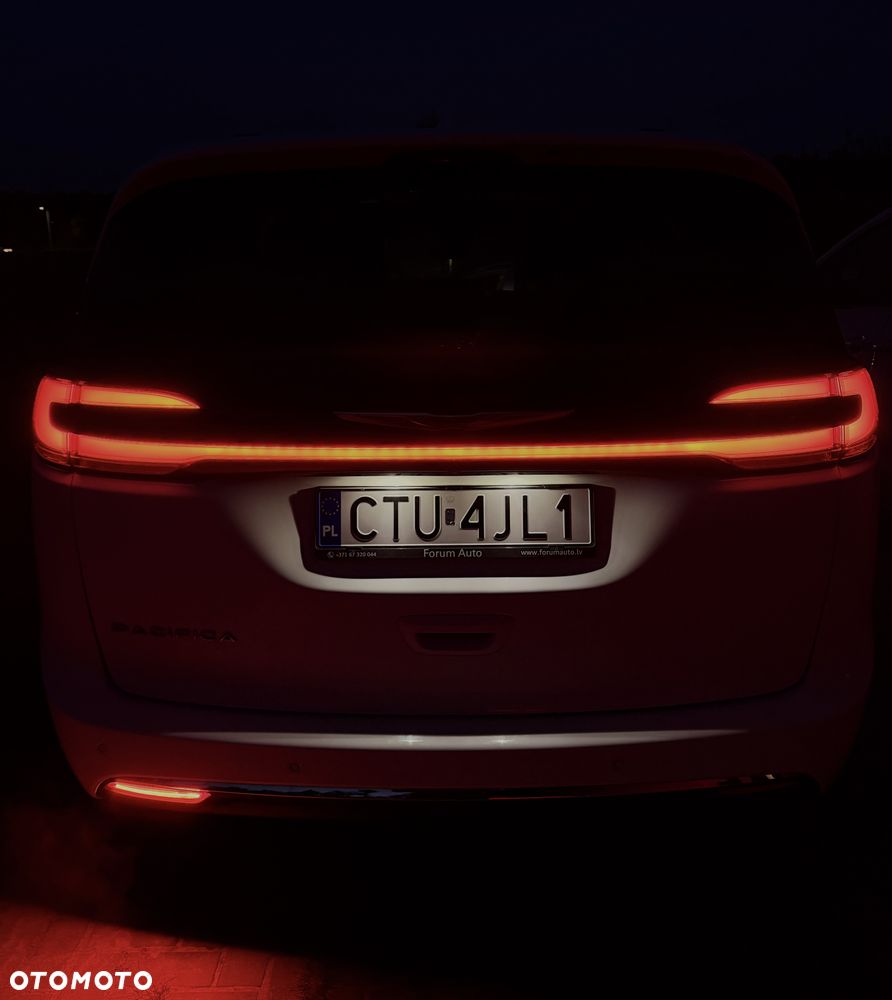 Chrysler Pacifica - 35