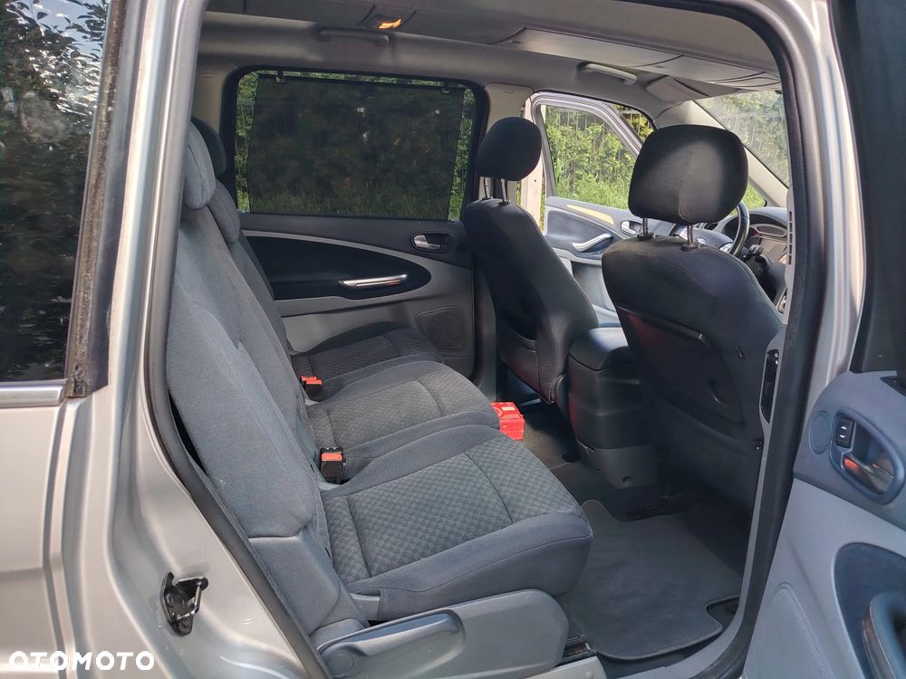 Ford Galaxy 2.0 Ghia - 17