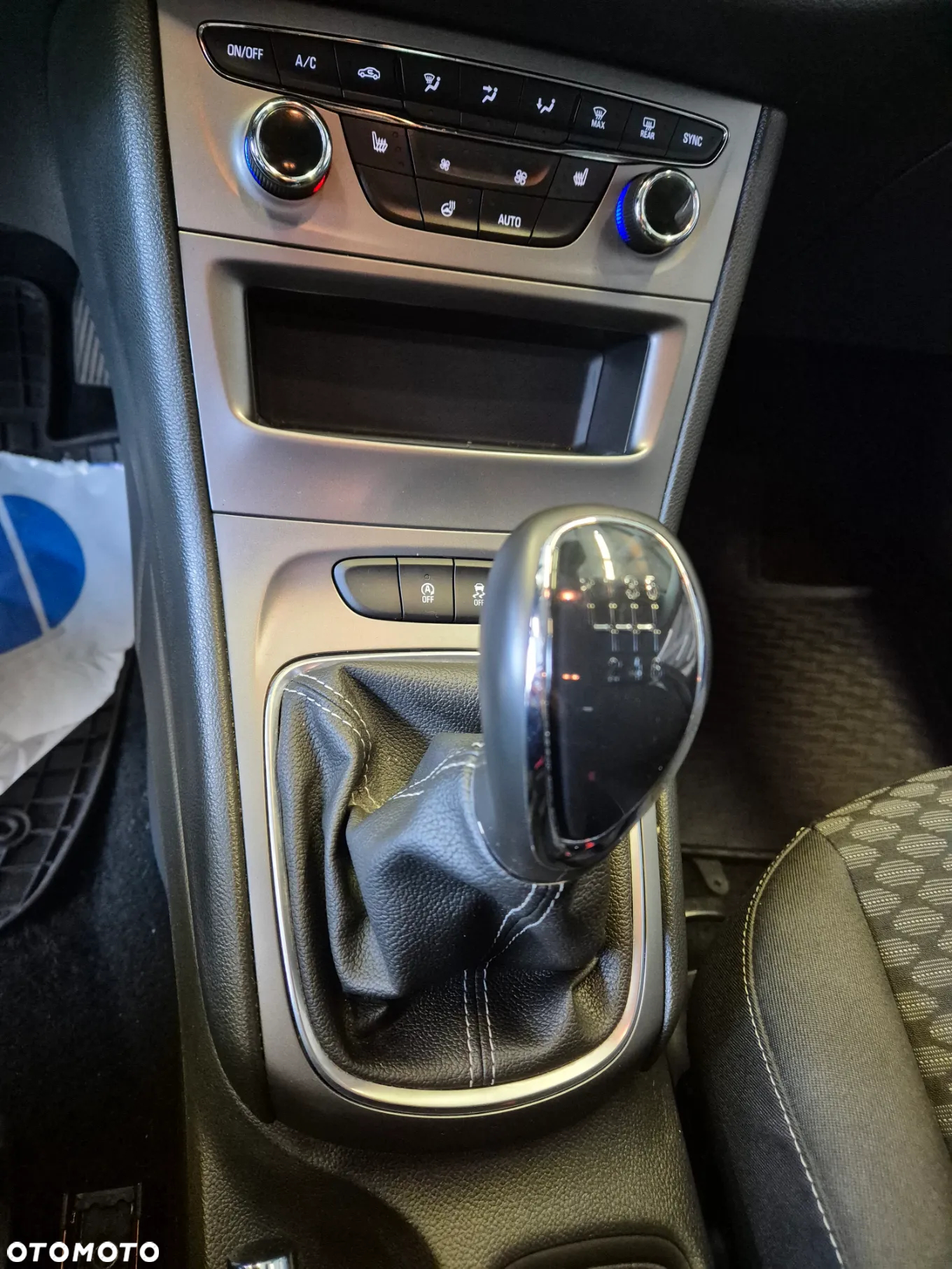 Opel Astra V 1.2 T Elegance S&S - 18