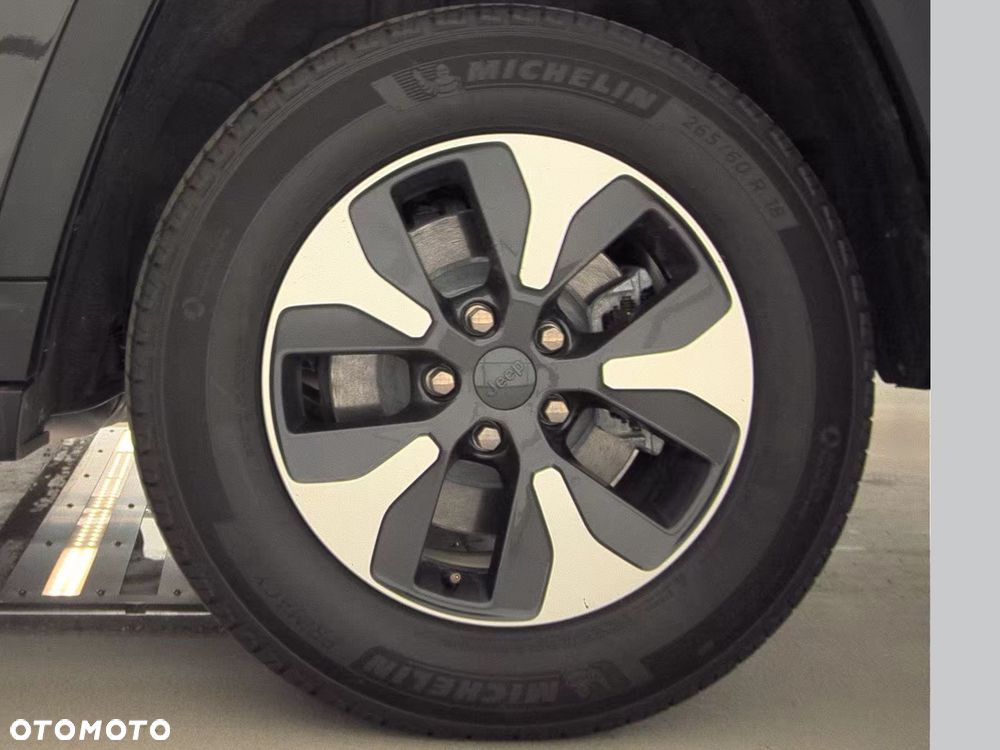 Jeep Grand Cherokee - 27