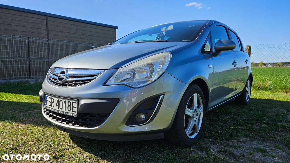 Opel Corsa 1.2 16V Cosmo - 2