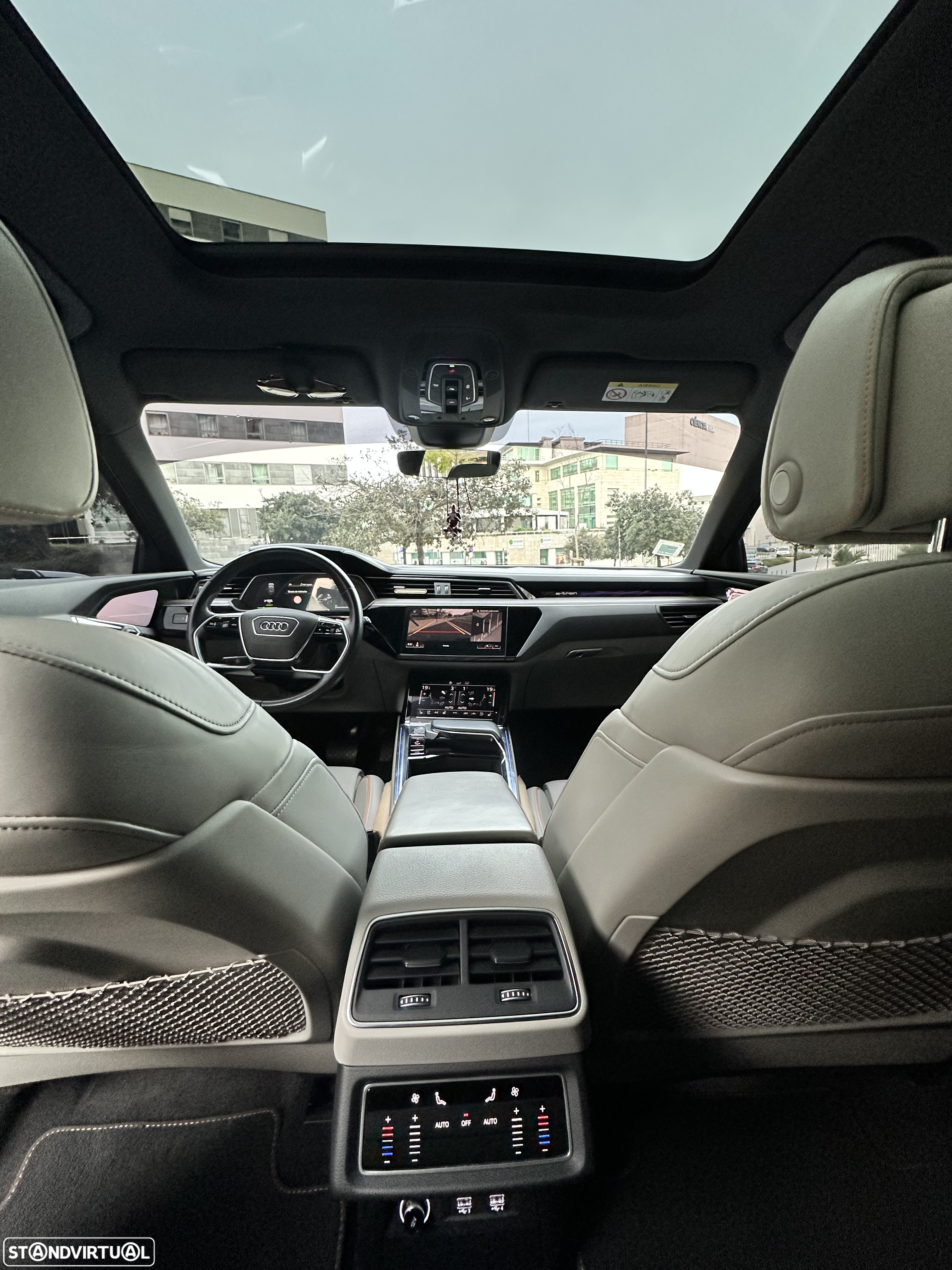 Audi e-tron 55 quattro S line - 28