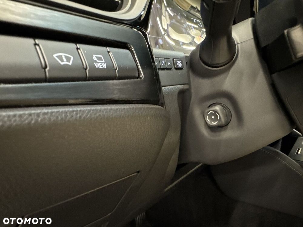 Lexus ES 300h Omotenashi - 23