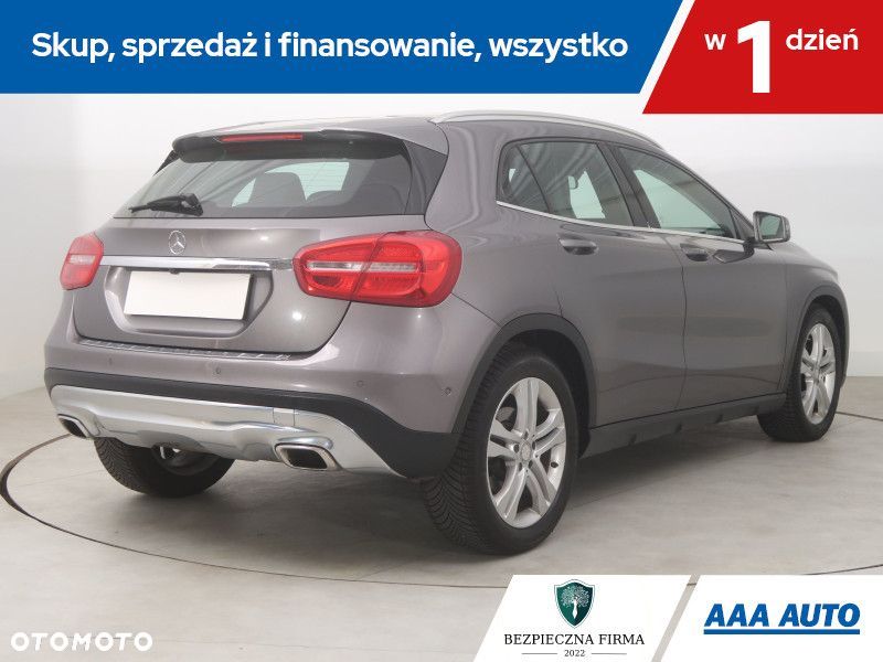 Mercedes-Benz GLA - 7