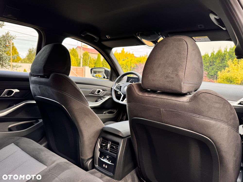 BMW Seria 3 330i xDrive M Sport - 30