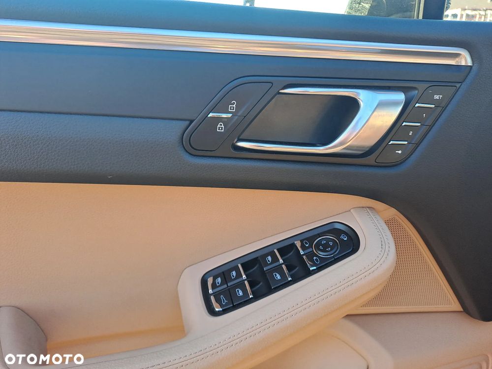 Porsche Macan Standard - 36