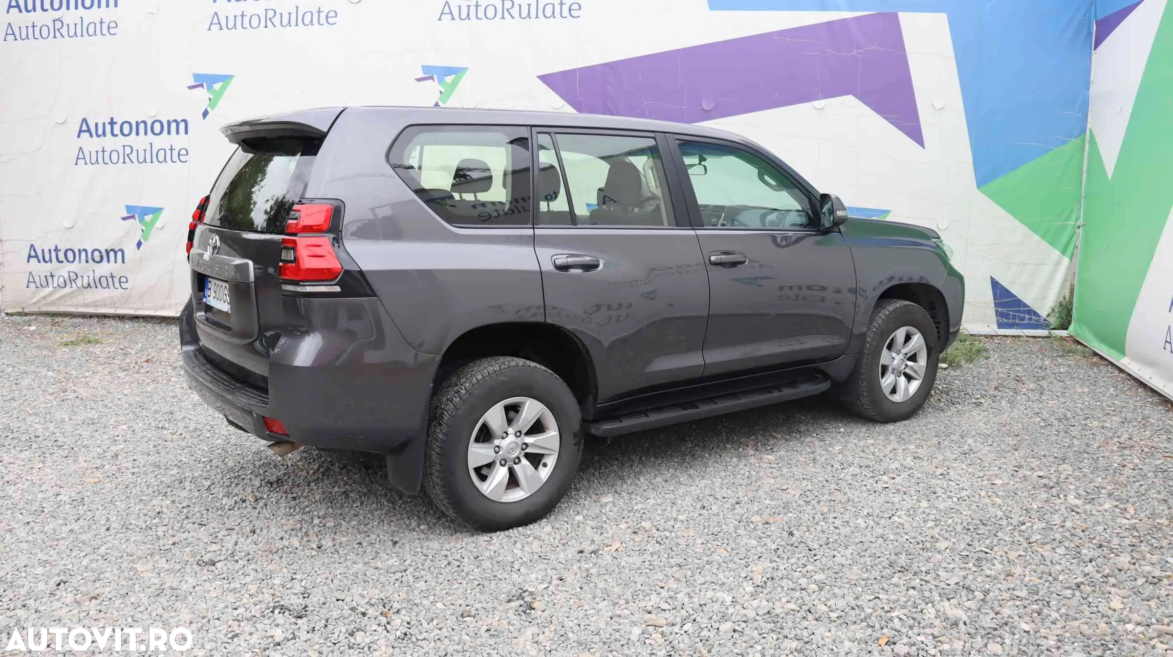 Toyota Land Cruiser - 4