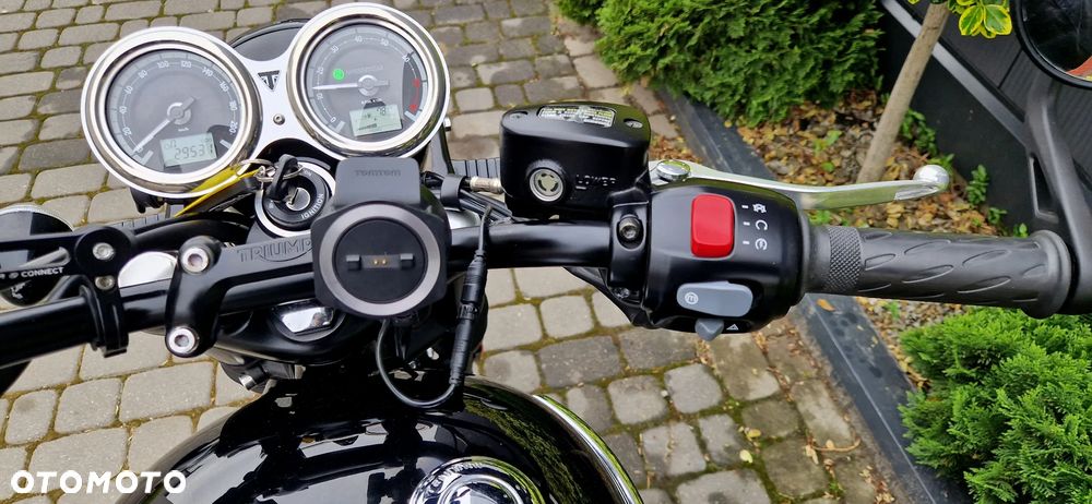 Triumph Bonneville - 11