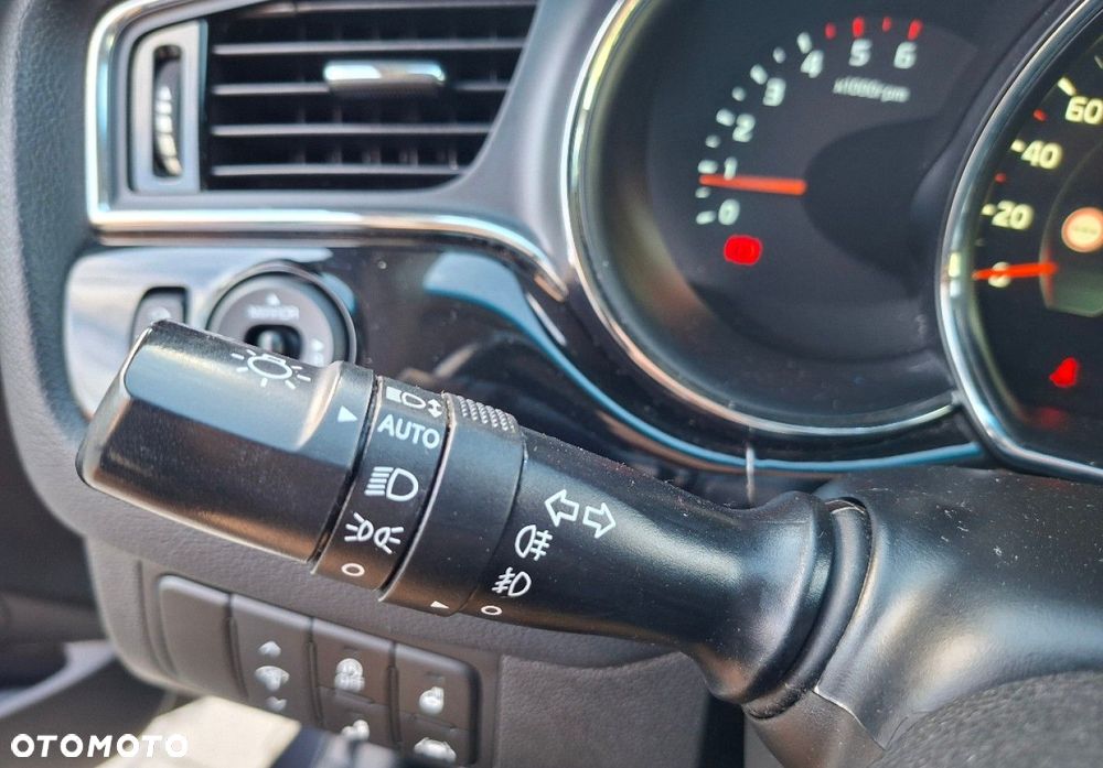 Kia Ceed - 38