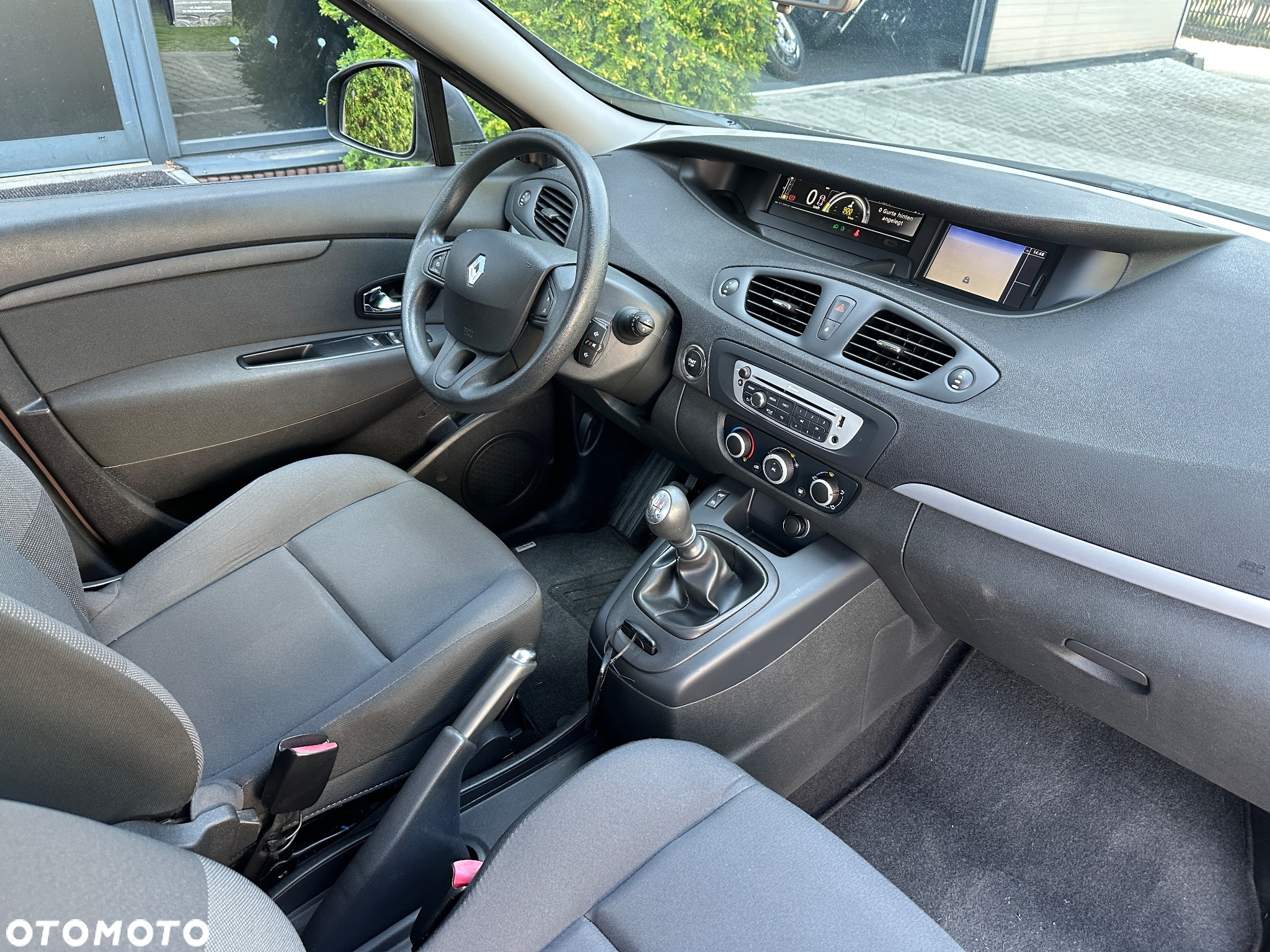 Renault Scenic 1.6 16V 110 TomTom Edition - 2