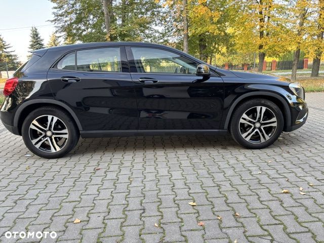 Mercedes-Benz GLA - 9