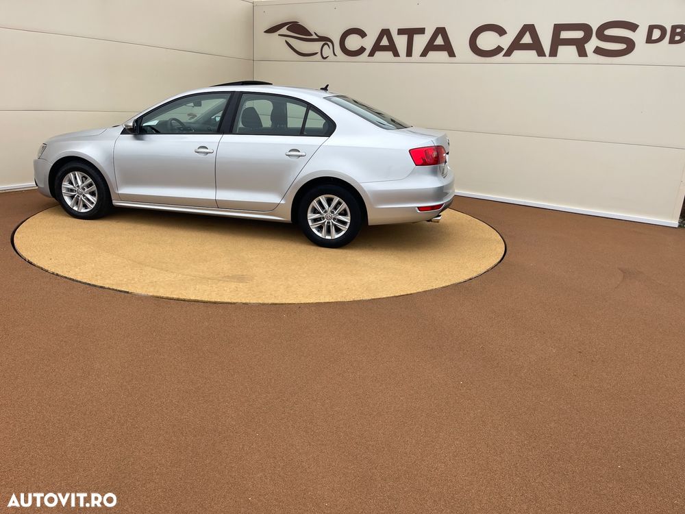 Volkswagen Jetta 1.6 TDI Blue Motion Technology Life - 9