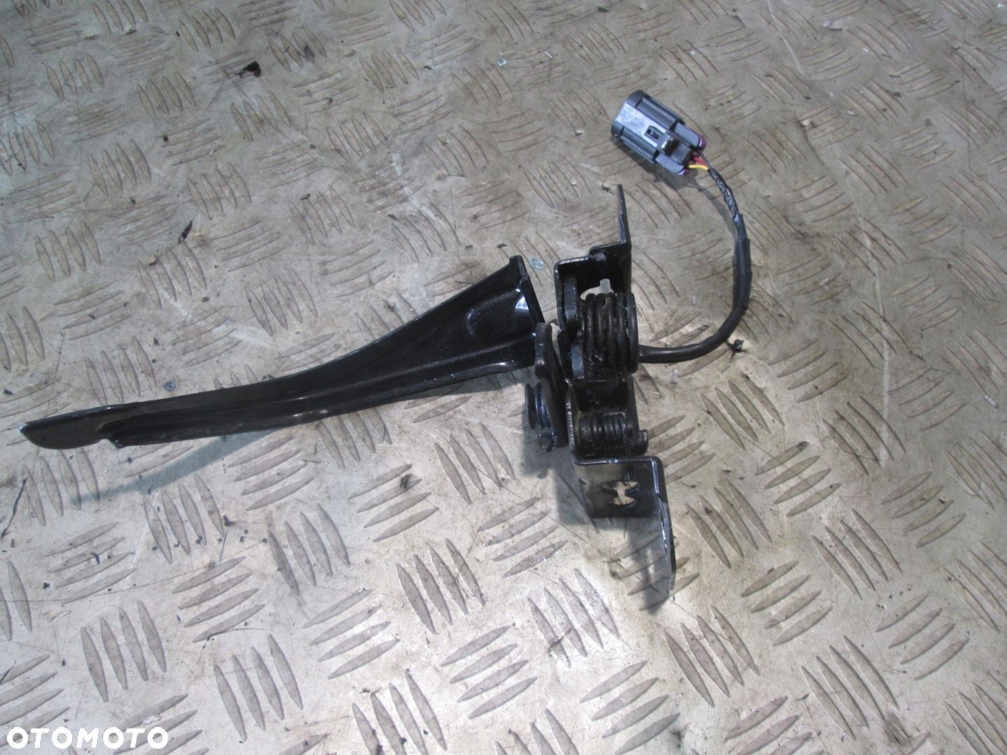 ZAMEK MASKI POKRYWY SILNIKA OPEL MOKKA 42525393 - 1