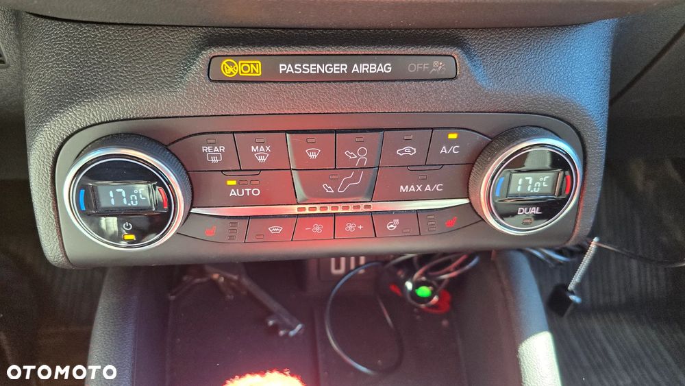 Ford Focus 1.0 EcoBoost mHEV ST-Line X - 13