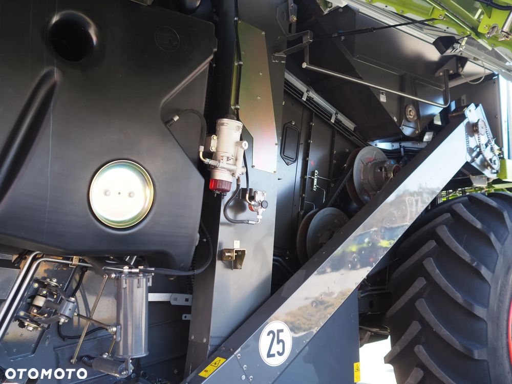 Claas Tucano 570 + V680 - 11