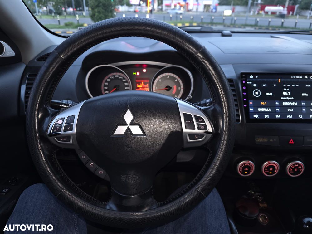 Mitsubishi Outlander - 18
