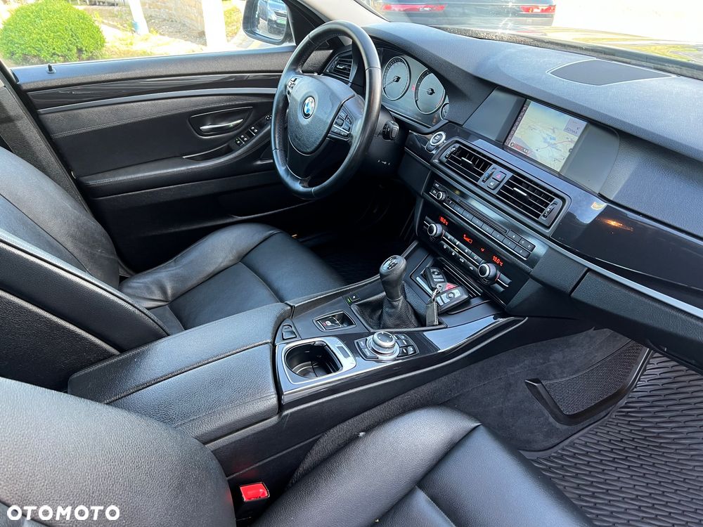 BMW Seria 5 525d - 24