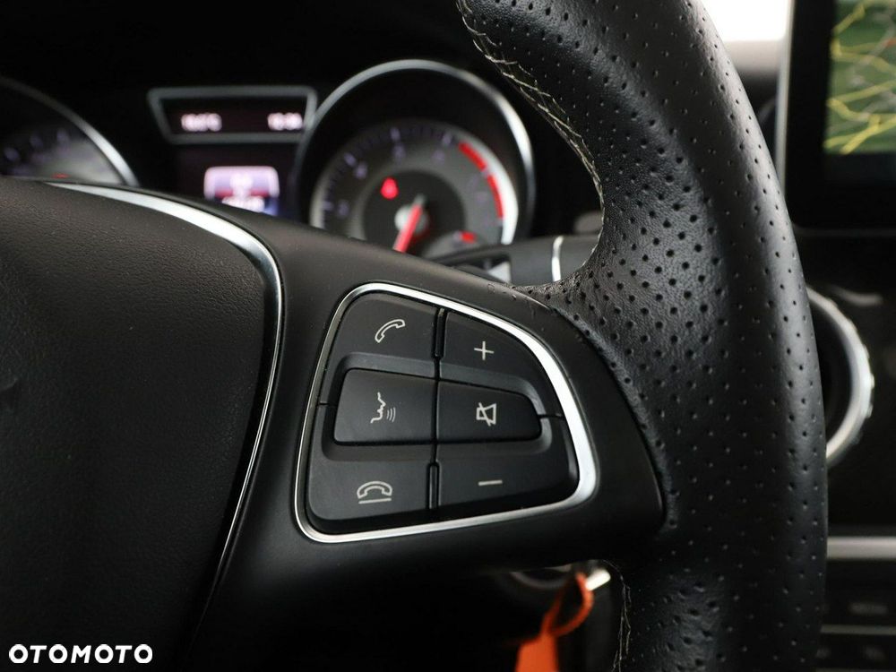 Mercedes-Benz GLA 250 4-Matic Urban - 31