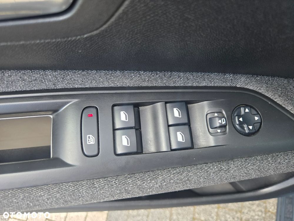 Peugeot 3008 PureTech 130 Stop & Start GPF Active - 11