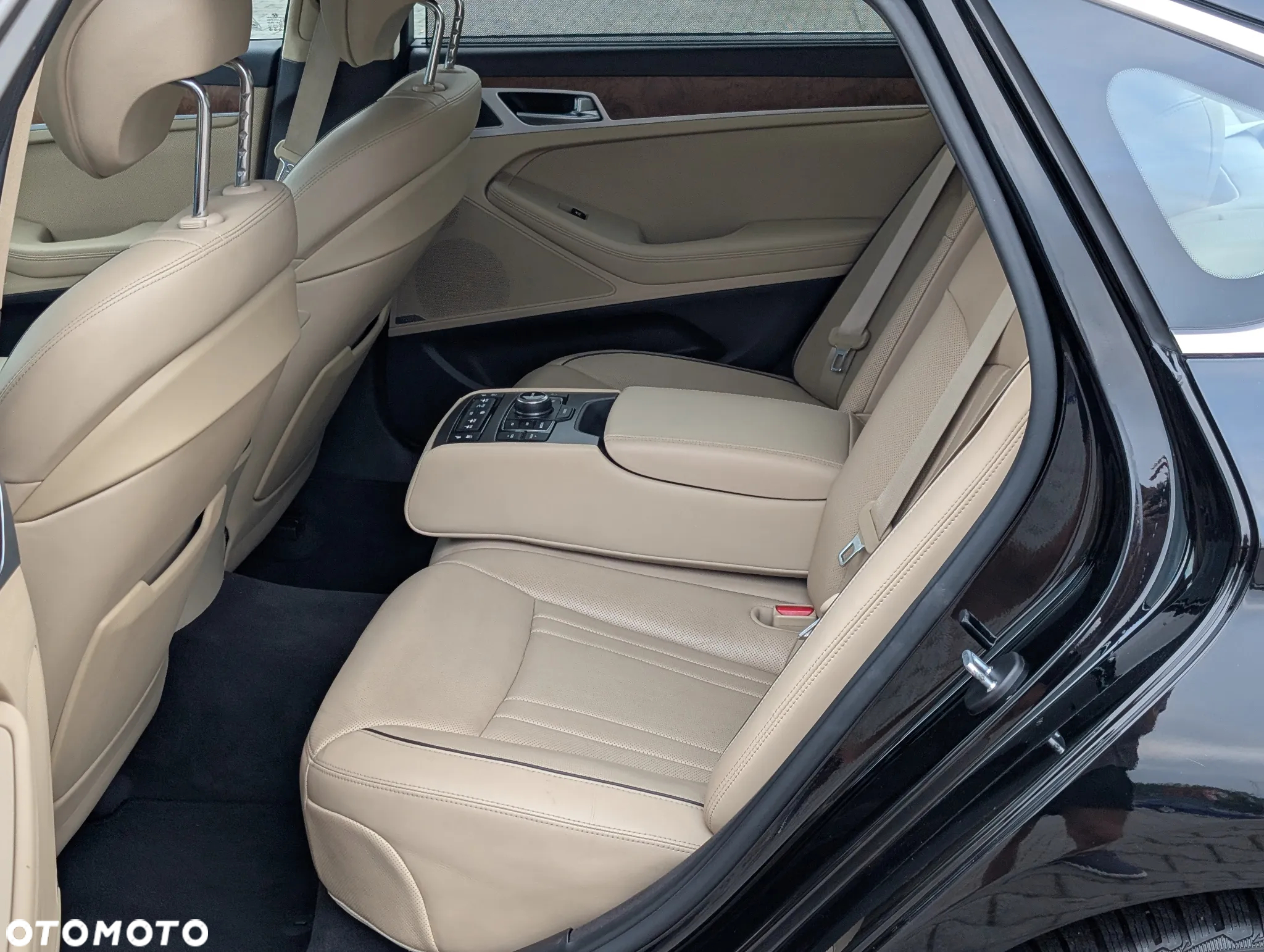 Hyundai Genesis 3.8 V6 GDI - 31