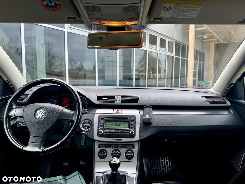 Volkswagen Passat - 11