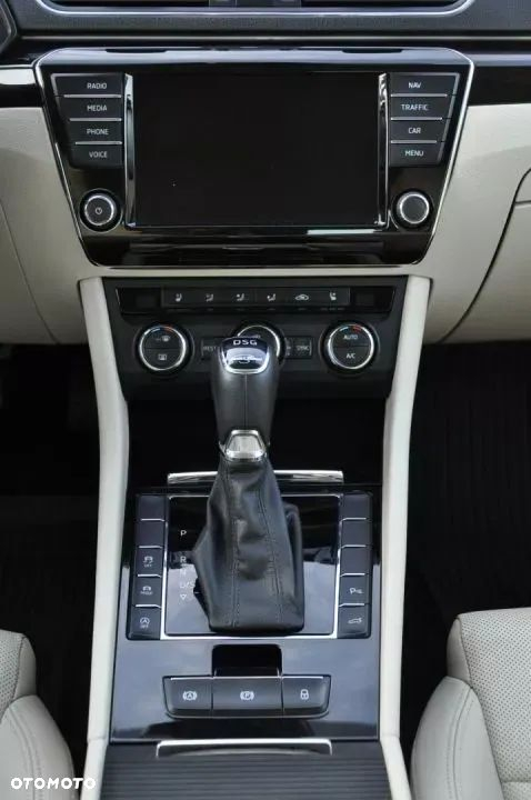 Skoda Superb 2.0 TSI L&K DSG - 20