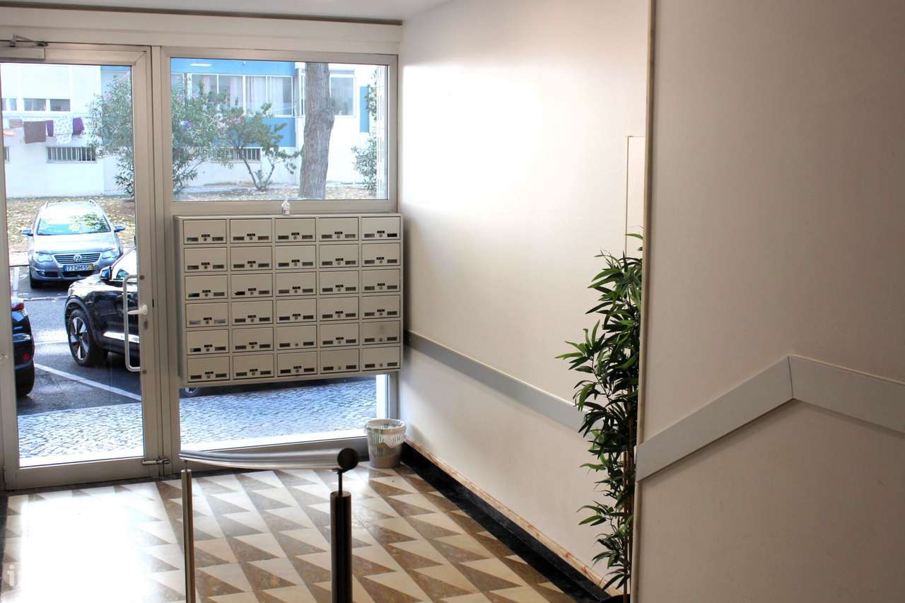 Apartamento T1 com varanda e elevador em Oeiras - Grande imagem: 2/24