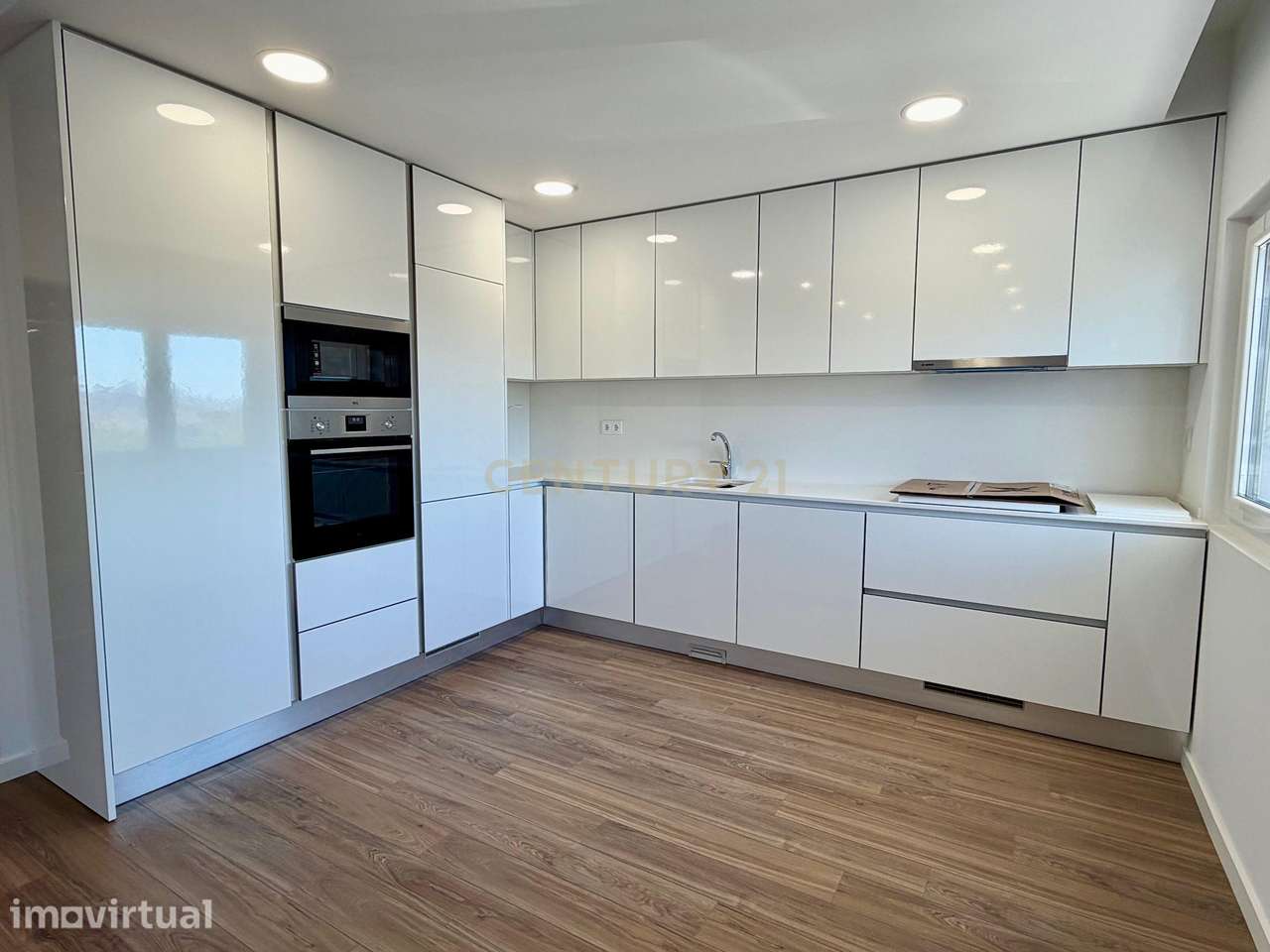 Sintra – Apartamento T1 a estrear com 2 lugares de estacionamento - Grande imagem: 3/11
