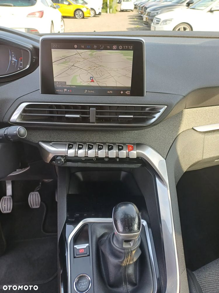 Peugeot 3008 1.2 PureTech Allure S&S - 17