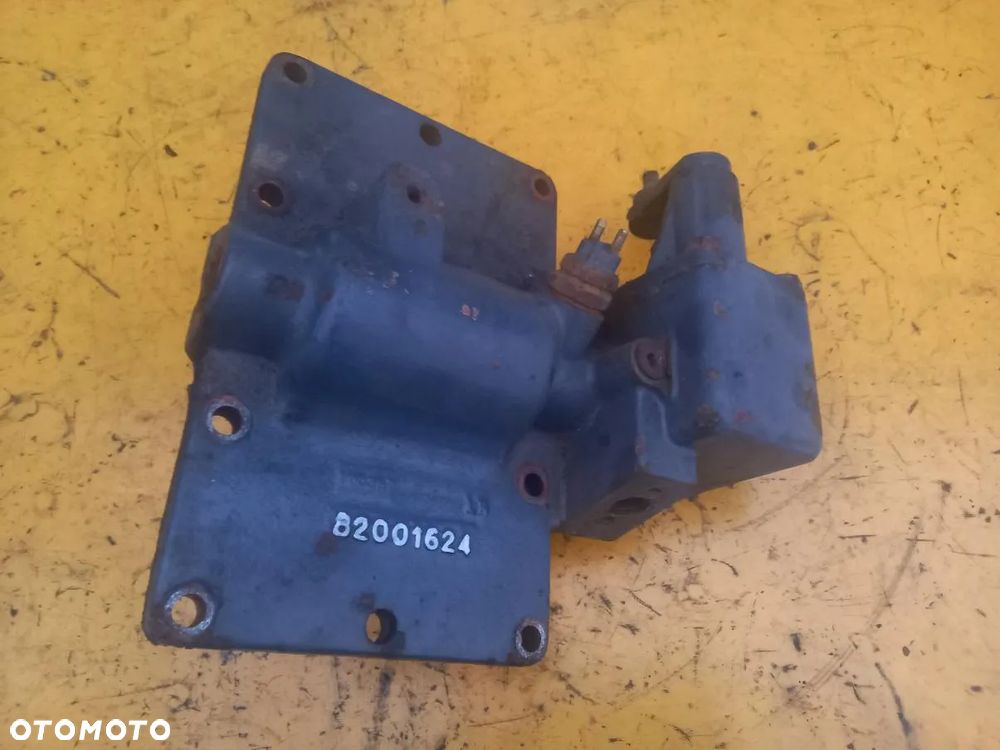 Wybierak rewersu z DualPower New Holland 6640 - 1