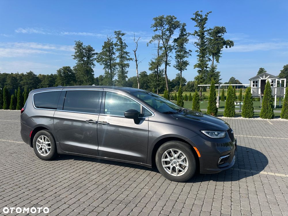 Chrysler Pacifica - 2