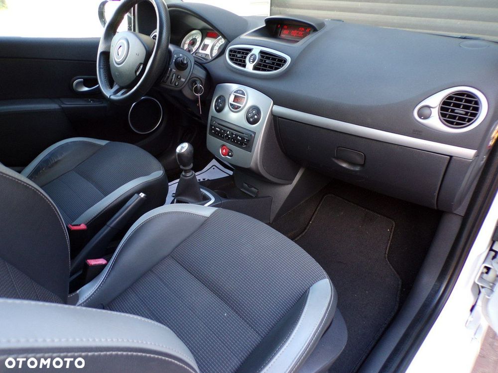Renault Clio - 17