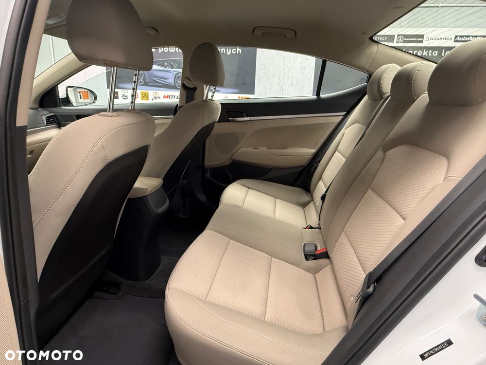 Hyundai Elantra - 8